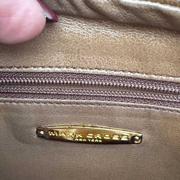 Elegant Olive Green Crossbody Bag - Picture 2 of 5